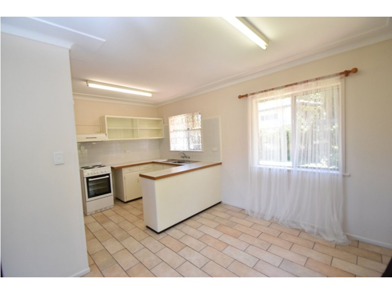 35 North Street, Mount Lofty QLD 4350