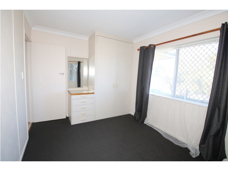 35 North Street, Mount Lofty QLD 4350