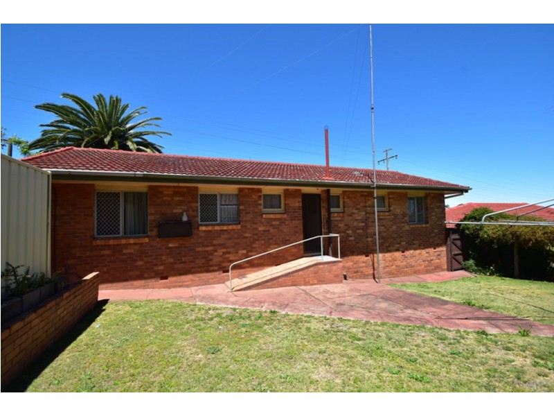 35 North Street, Mount Lofty QLD 4350
