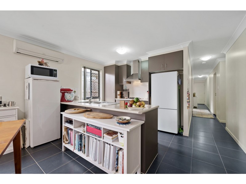 35 Taragon Street, Glenvale QLD 4350