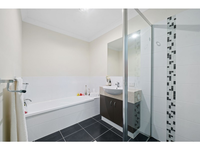 35 Taragon Street, Glenvale QLD 4350