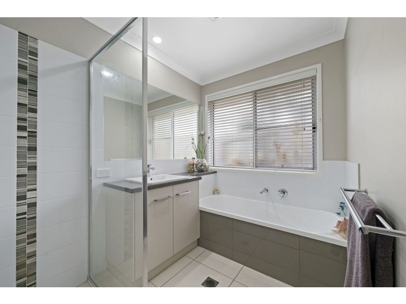 43 Entabeni Drive, Kearneys Spring QLD 4350