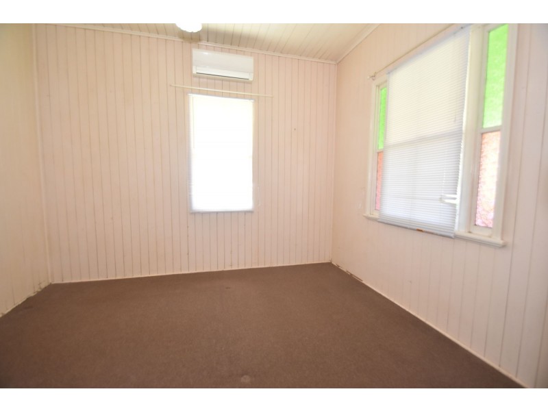 5 Warwick Street, Harristown QLD 4350