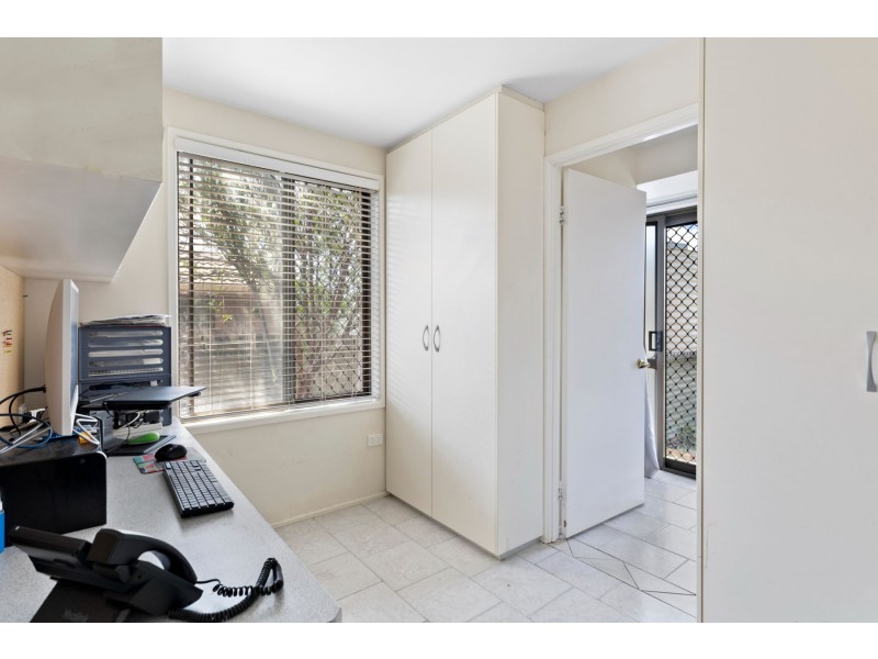 16 Robb Street, Oakey QLD 4401