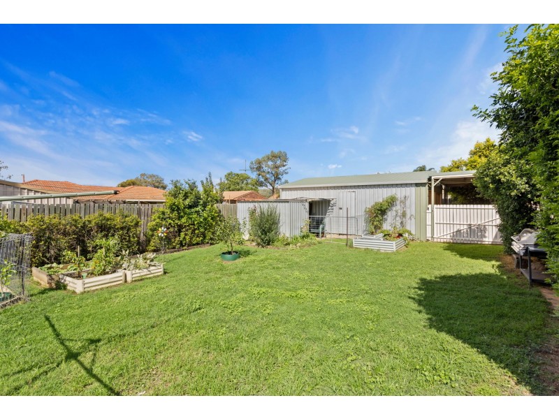 16 Robb Street, Oakey QLD 4401