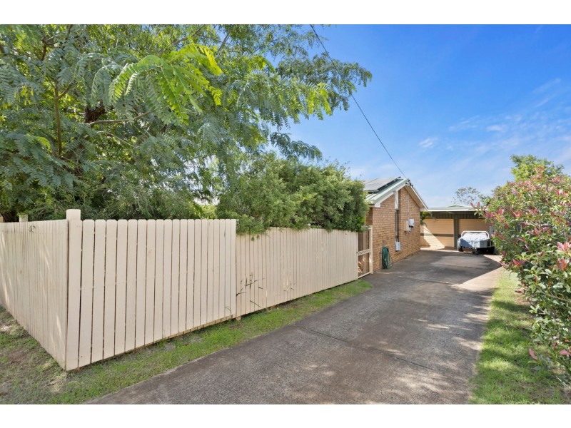 16 Robb Street, Oakey QLD 4401