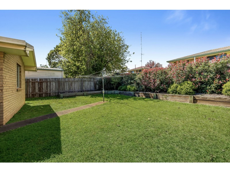16 Behland Street, Kearneys Spring QLD 4350