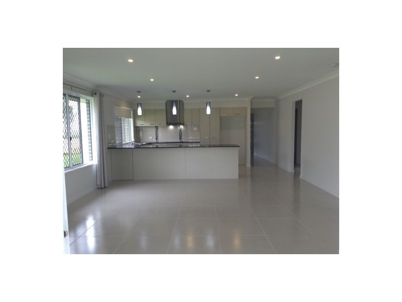 13 Railway Street, Wyreema QLD 4352