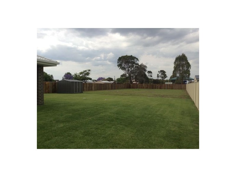 13 Railway Street, Wyreema QLD 4352