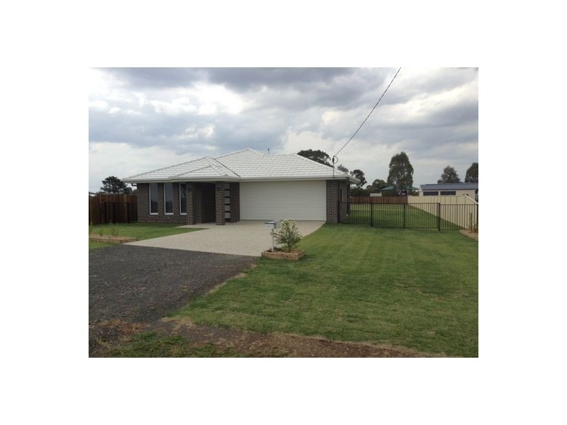 13 Railway Street, Wyreema QLD 4352