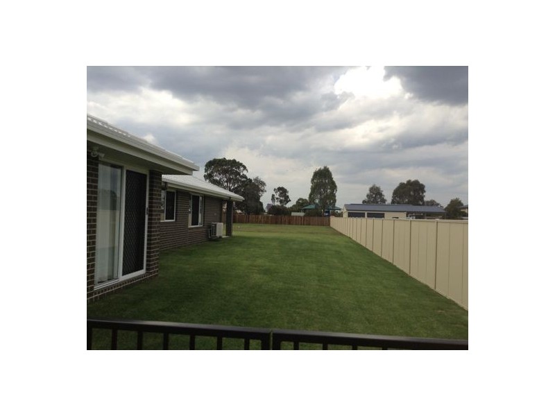 13 Railway Street, Wyreema QLD 4352