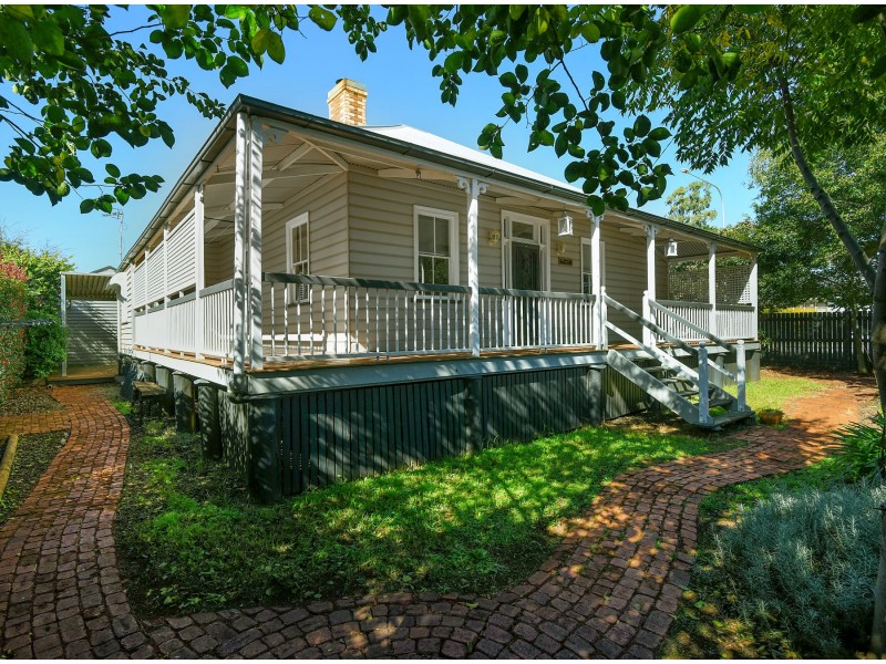 6 Clairmont Street, Newtown QLD 4350