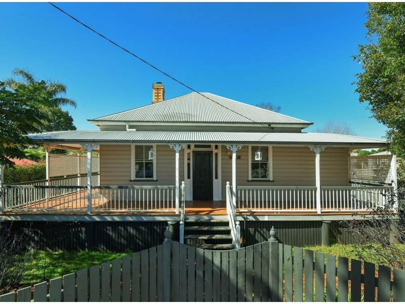 6 Clairmont Street, Newtown QLD 4350