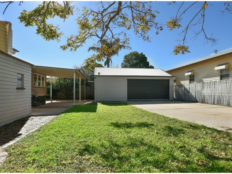 6 Clairmont Street, Newtown QLD 4350