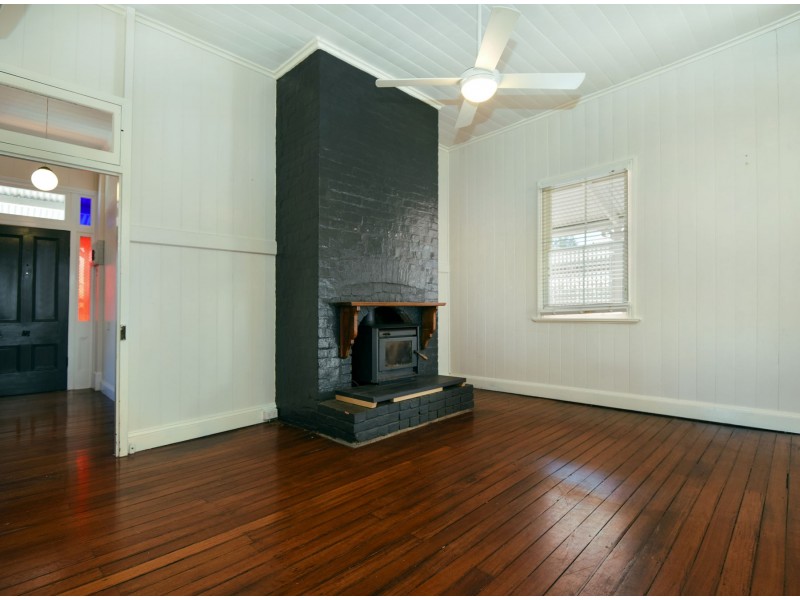 6 Clairmont Street, Newtown QLD 4350