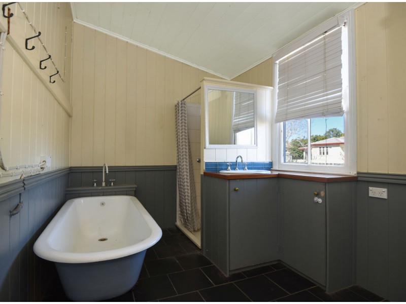 6 Clairmont Street, Newtown QLD 4350