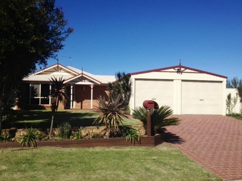 2 Bernborough Court, Glenvale QLD 4350