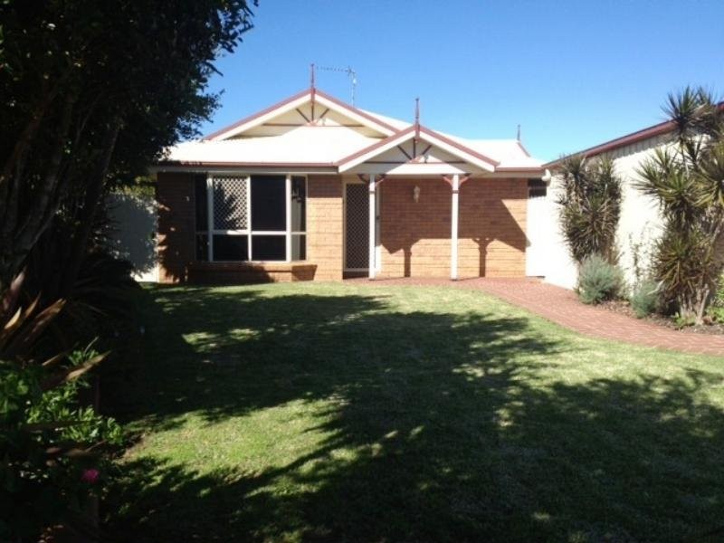 2 Bernborough Court, Glenvale QLD 4350