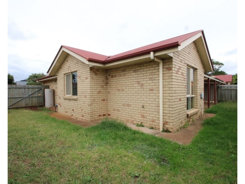 2/20 Anita Drive, Kearneys Spring QLD 4350