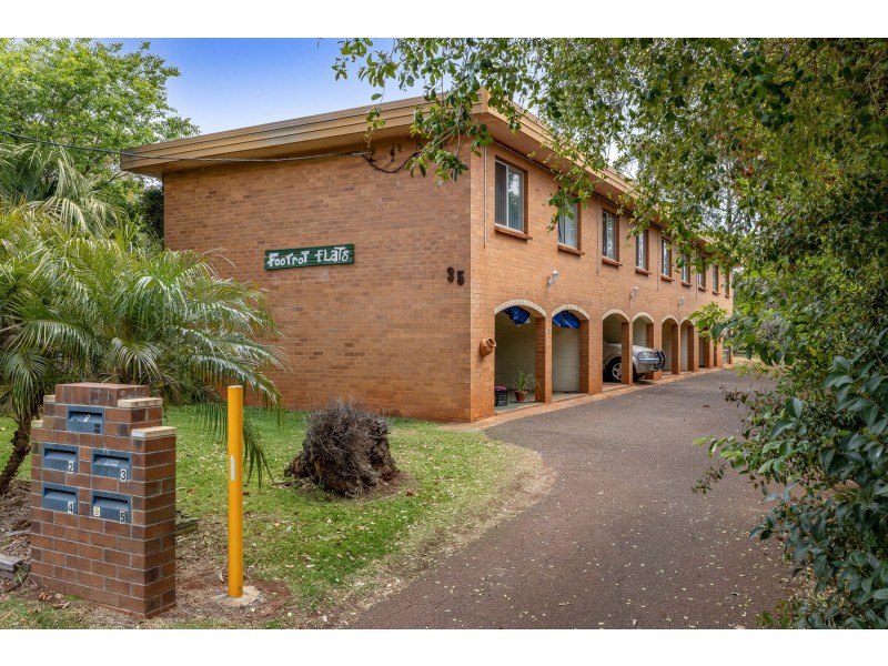 35 Obst Street, Harristown QLD 4350