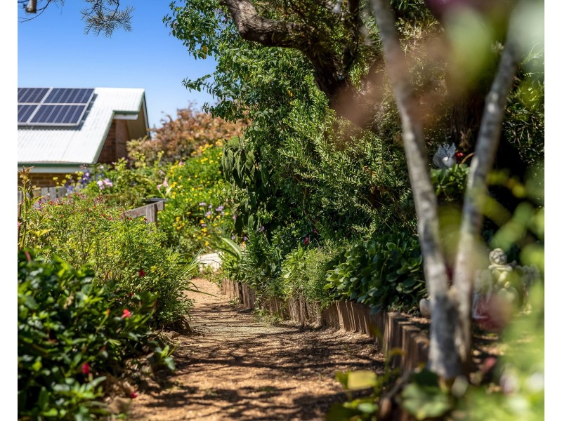 5 Kearney Street, Kearneys Spring QLD 4350