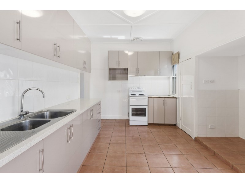 249 West Street, Harristown QLD 4350