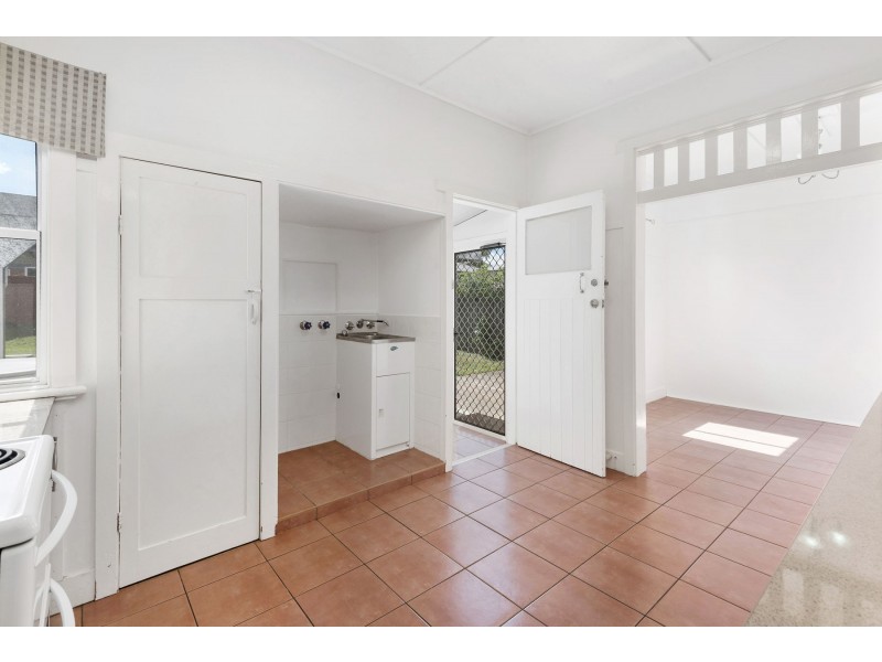 249 West Street, Harristown QLD 4350