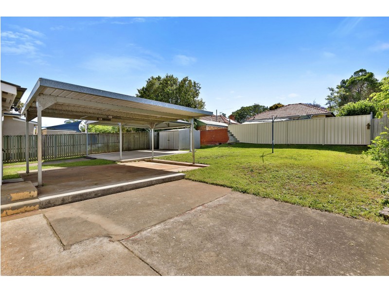 249 West Street, Harristown QLD 4350