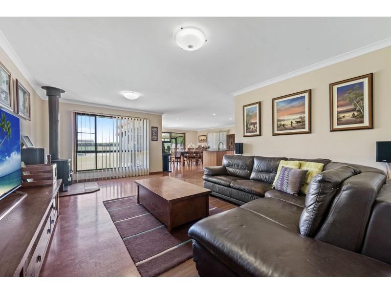 32 Wellington Street, Wyreema QLD 4352