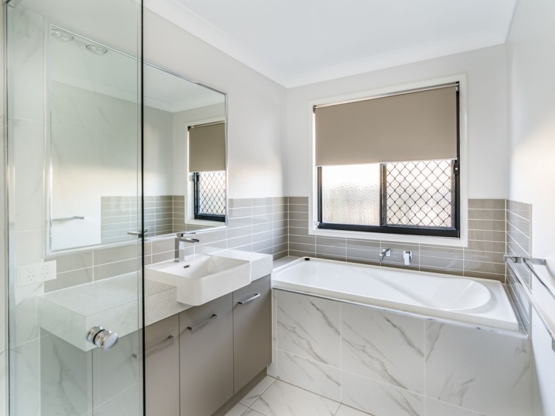 15 Railway Street, Wyreema QLD 4352
