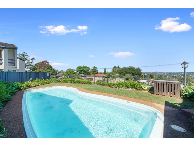 17/2 Benjamin Street, Mount Lofty QLD 4350