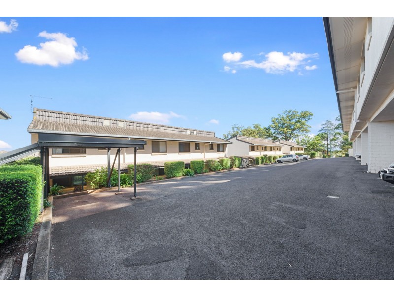 17/2 Benjamin Street, Mount Lofty QLD 4350