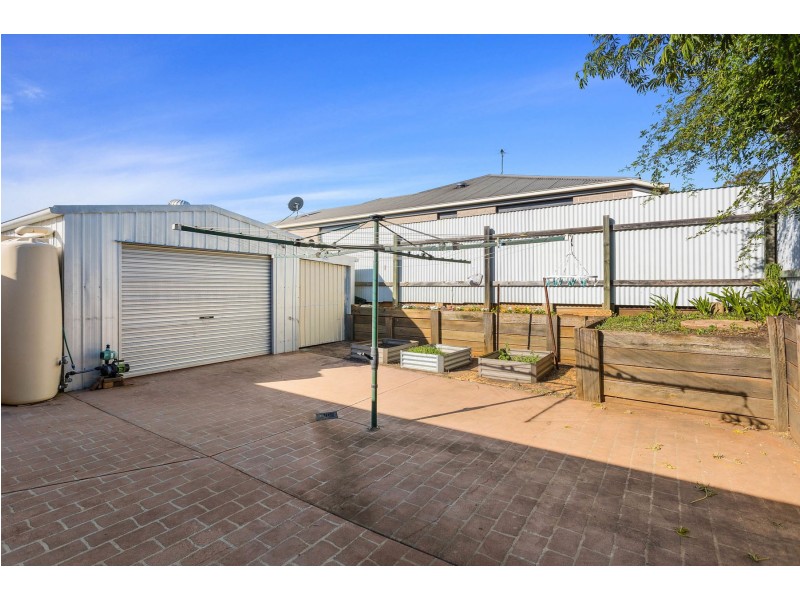 14 Kirklees Street, Newtown QLD 4350
