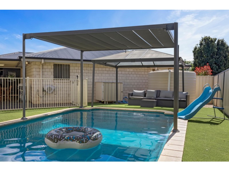8 Shelley Court, Westbrook QLD 4350
