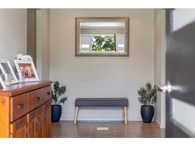 8 Shelley Court, Westbrook QLD 4350