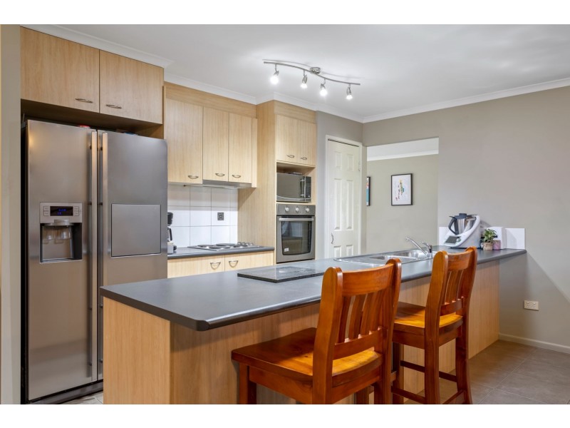 8 Shelley Court, Westbrook QLD 4350