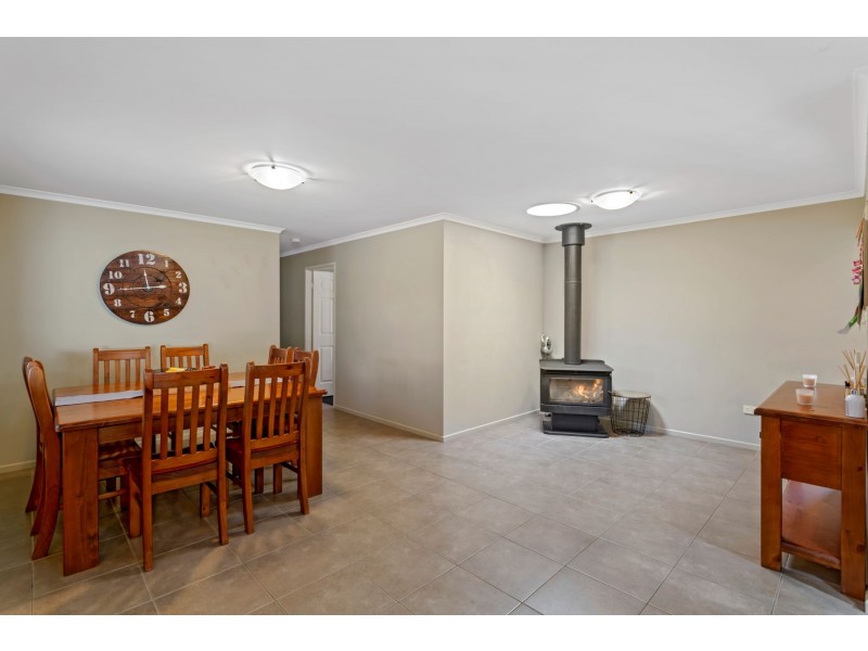 8 Shelley Court, Westbrook QLD 4350