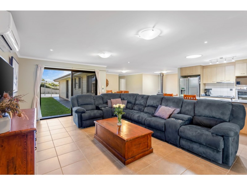 8 Shelley Court, Westbrook QLD 4350