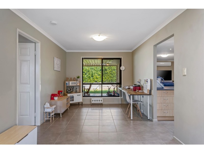 8 Shelley Court, Westbrook QLD 4350