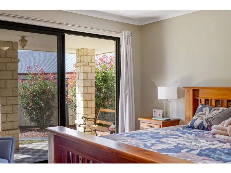 8 Shelley Court, Westbrook QLD 4350