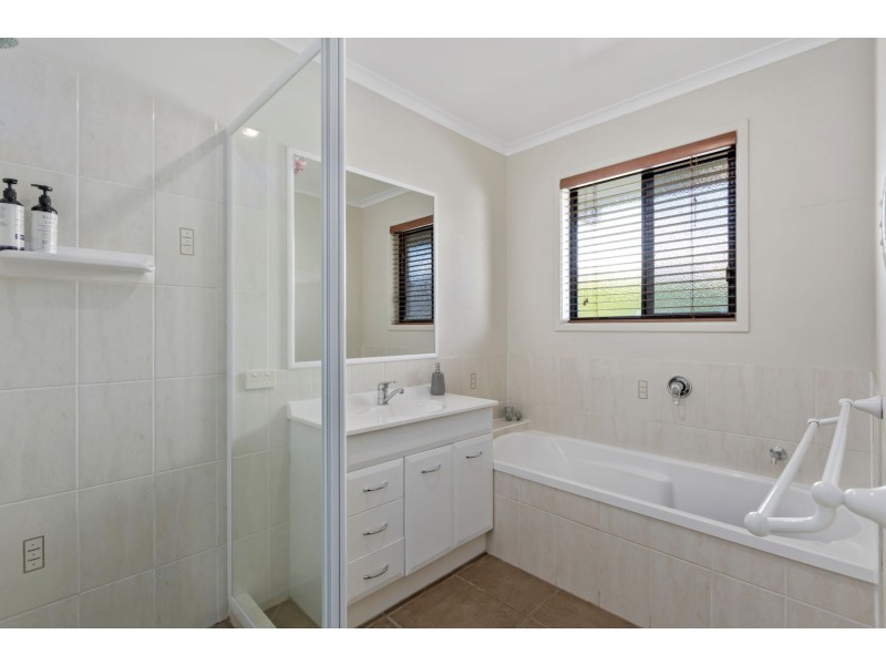 8 Shelley Court, Westbrook QLD 4350