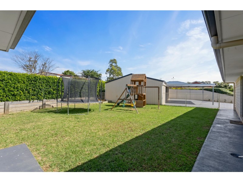 8 Shelley Court, Westbrook QLD 4350