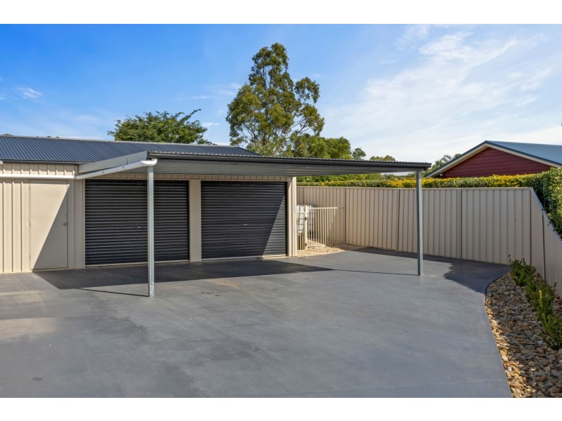 8 Shelley Court, Westbrook QLD 4350