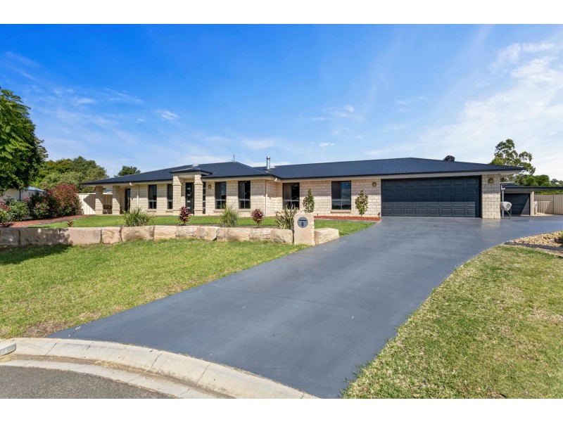 8 Shelley Court, Westbrook QLD 4350