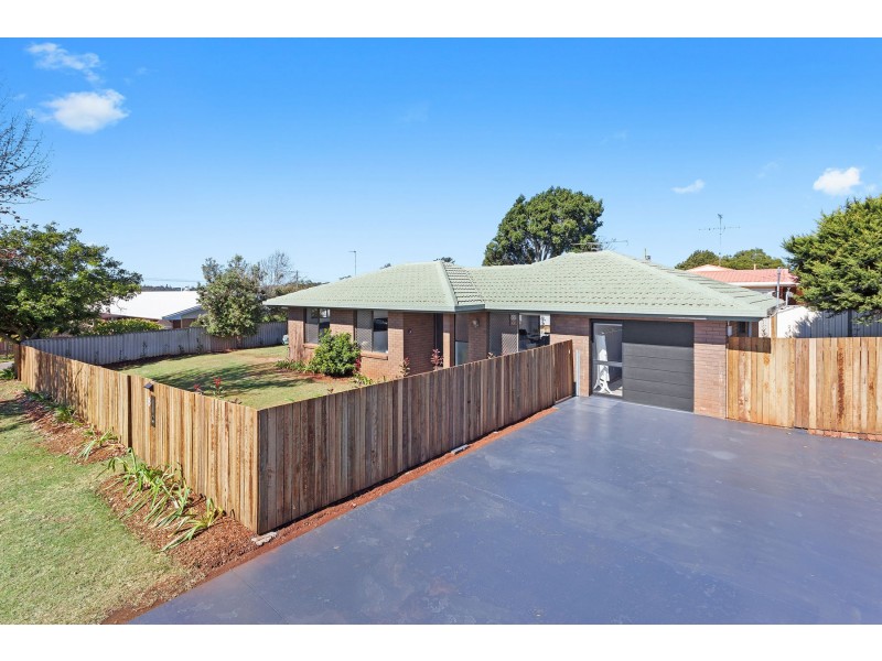 8 Aster Street, Centenary Heights QLD 4350