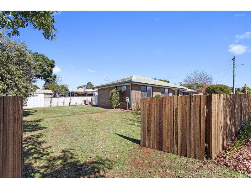8 Aster Street, Centenary Heights QLD 4350
