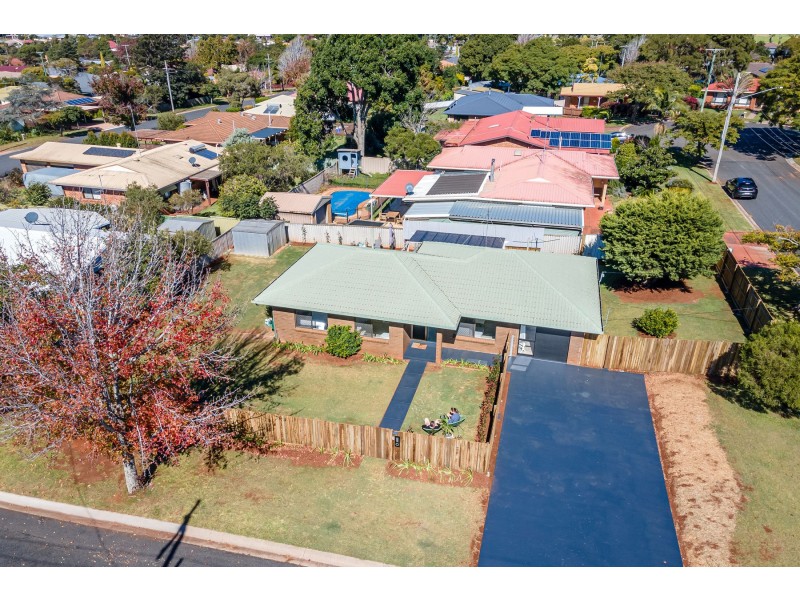 8 Aster Street, Centenary Heights QLD 4350