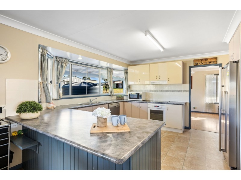 8 Lobwein Street, Meringandan West QLD 4352