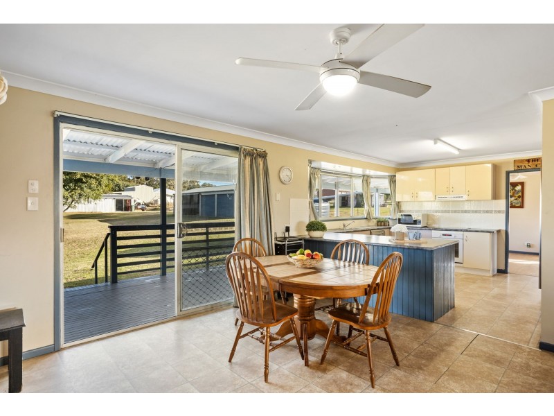 8 Lobwein Street, Meringandan West QLD 4352