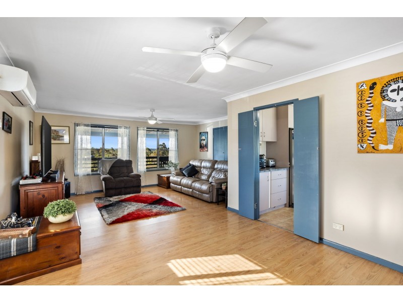 8 Lobwein Street, Meringandan West QLD 4352